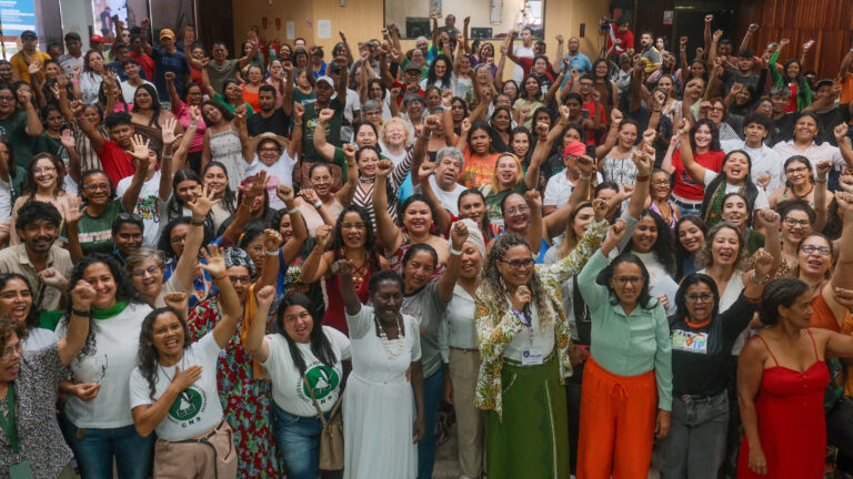 Mulheres extrativistas exigem políticas públicas e autonomia no terceiro dia do Espaço Chico Mendes na COP30