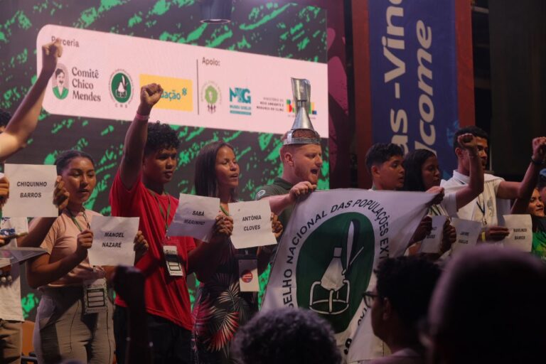 Movimento dos seringueiros celebra 40 anos na COP30 com lançamento de livro histórico e homenagem a lideranças das florestas e das águas