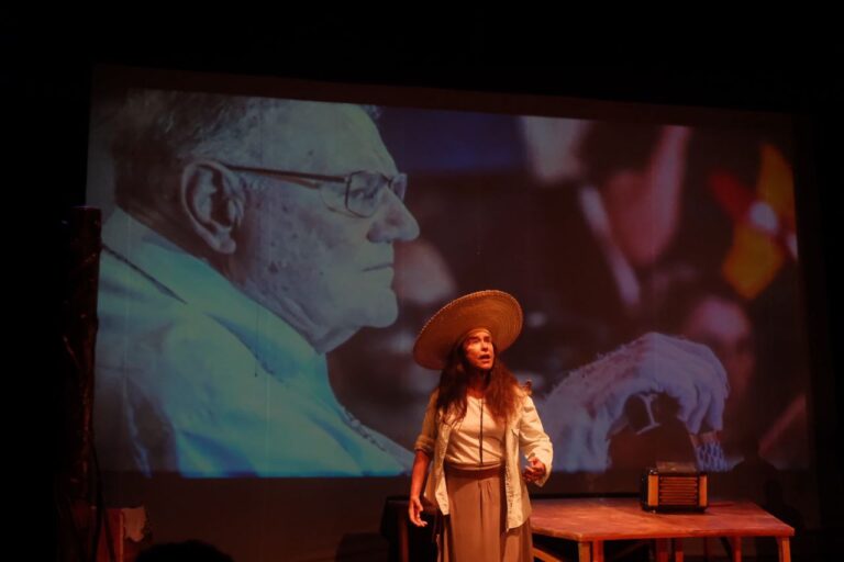 Espetáculo ‘Vozes da Floresta’ emociona público no Espaço Chico Mendes na COP30. “É um luto muito vivo pelo Chico”